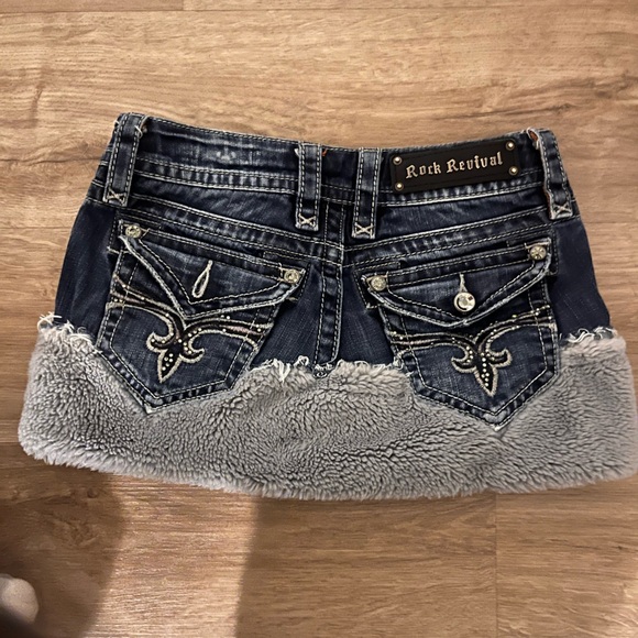 Rock Revival fur Mini Skirt with Gray Trim - Picture 2 of 2